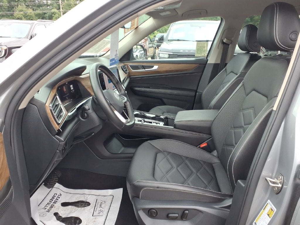 2025 Volkswagen Atlas 2.0T SE w/Technology
