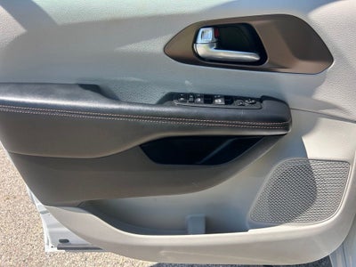 2017 Chrysler Pacifica Touring L