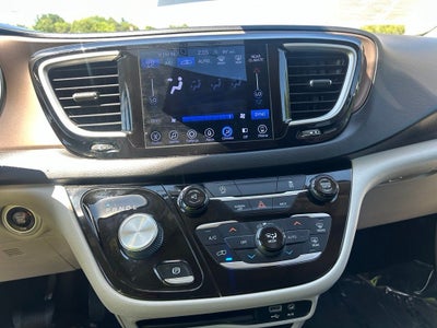 2017 Chrysler Pacifica Touring L