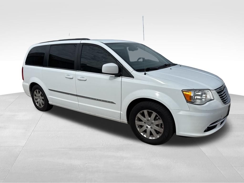 2016 Chrysler Town & Country Touring's photo