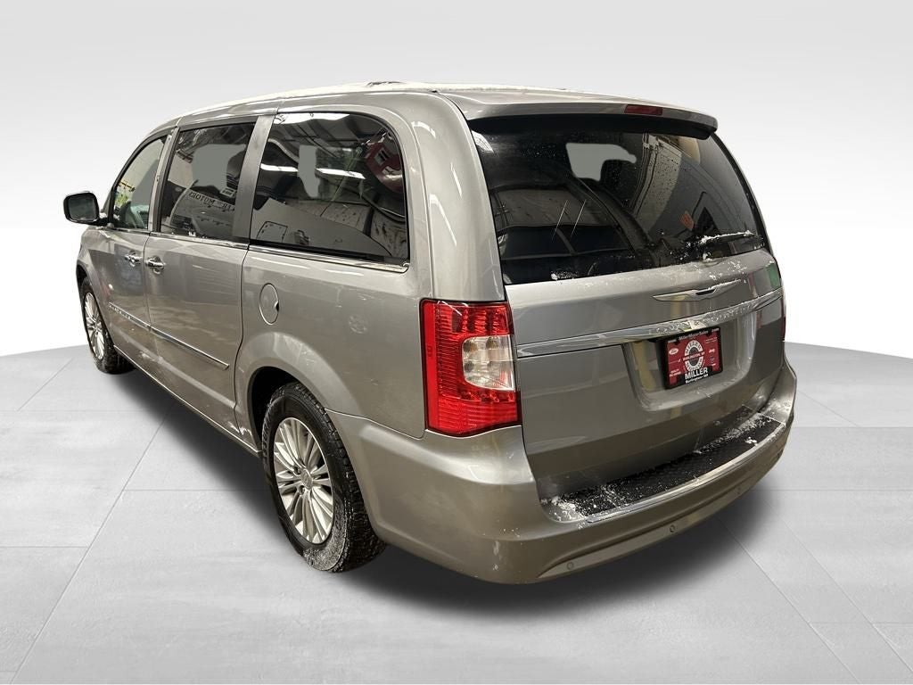 2016 Chrysler Town & Country Touring-L