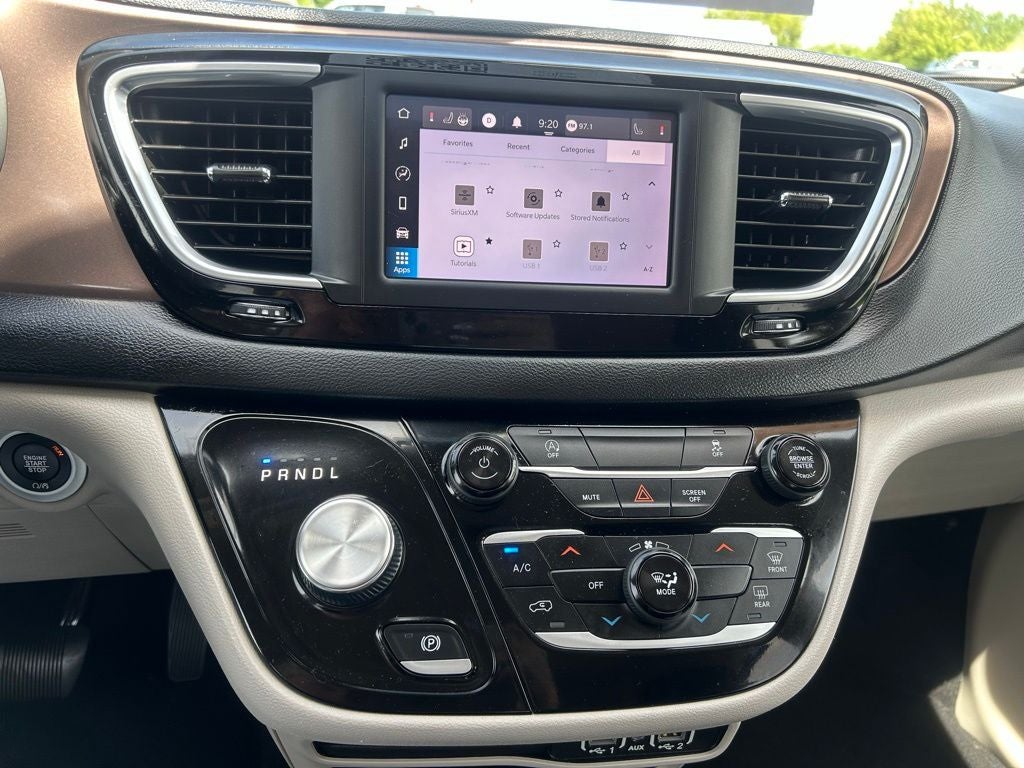 2023 Chrysler Voyager LX