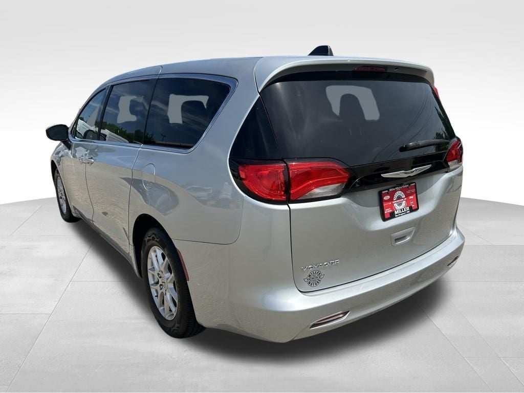 2023 Chrysler Voyager LX