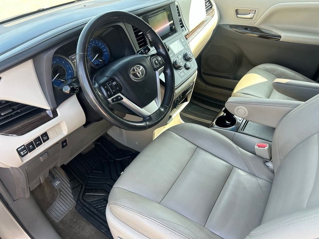 2016 Toyota Sienna XLE 8 Passenger