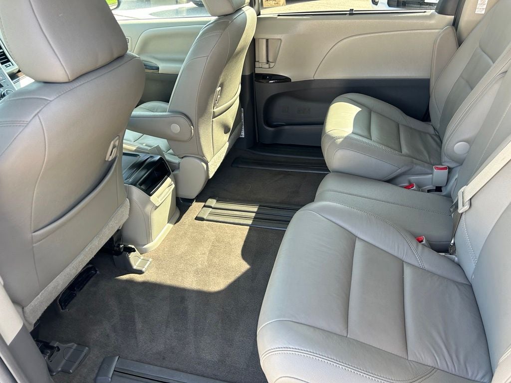 2016 Toyota Sienna XLE 8 Passenger