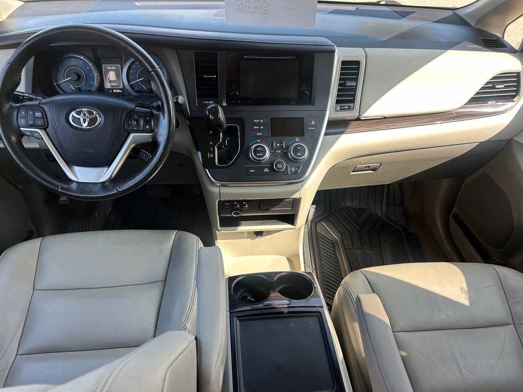 2016 Toyota Sienna XLE 8 Passenger