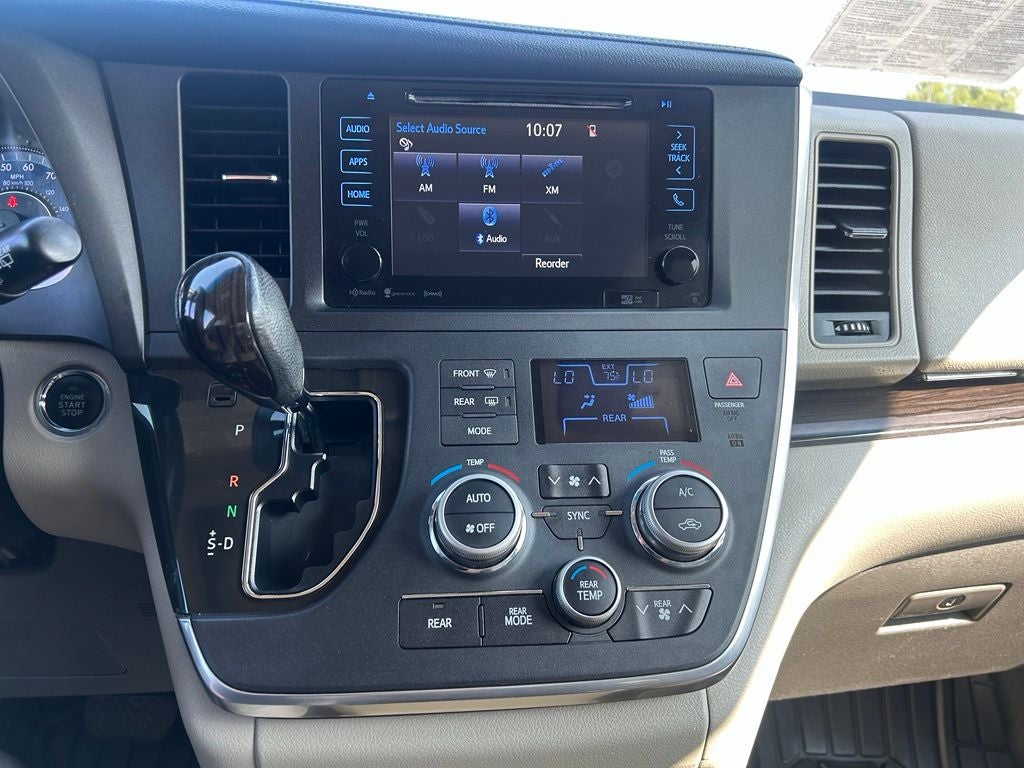 2016 Toyota Sienna XLE 8 Passenger