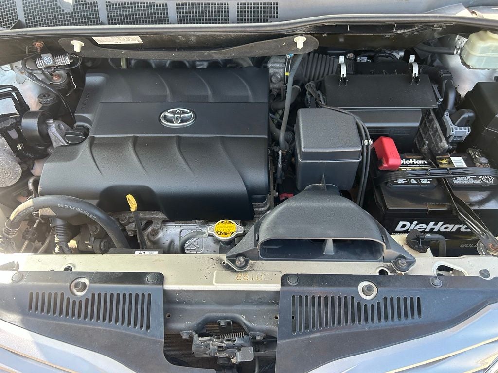 2016 Toyota Sienna XLE 8 Passenger