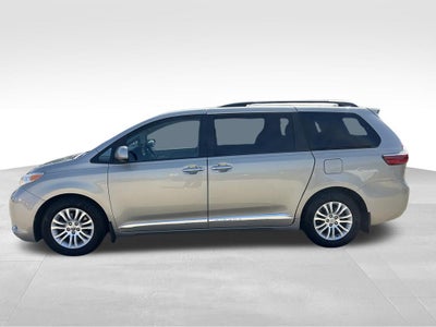 2016 Toyota Sienna XLE 8 Passenger