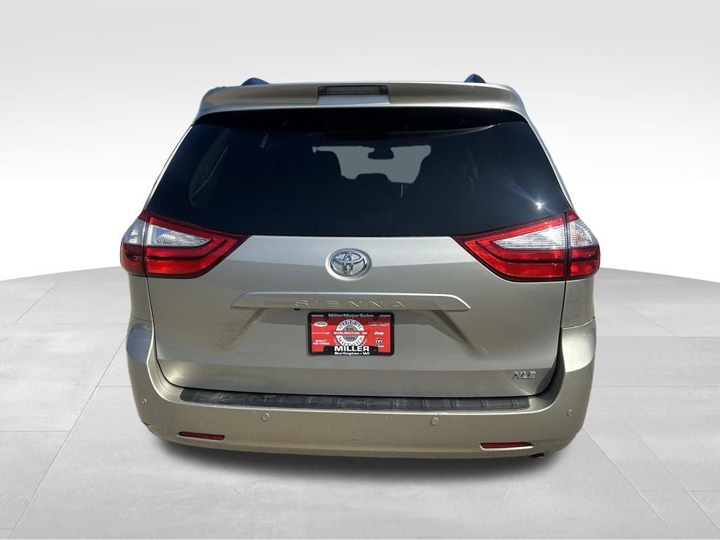 2016 Toyota Sienna XLE 8 Passenger