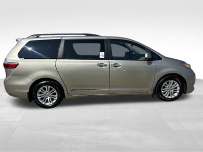 2016 Toyota Sienna XLE 8 Passenger
