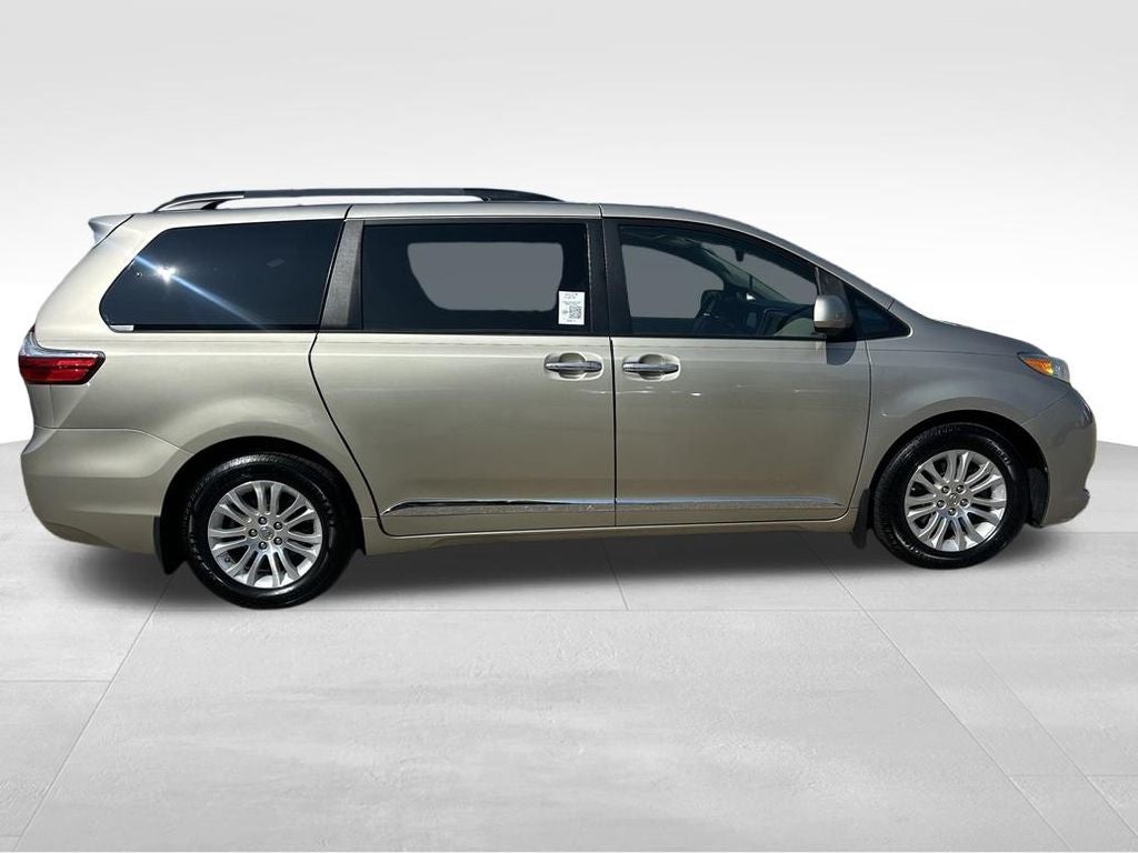 2016 Toyota Sienna XLE 8 Passenger