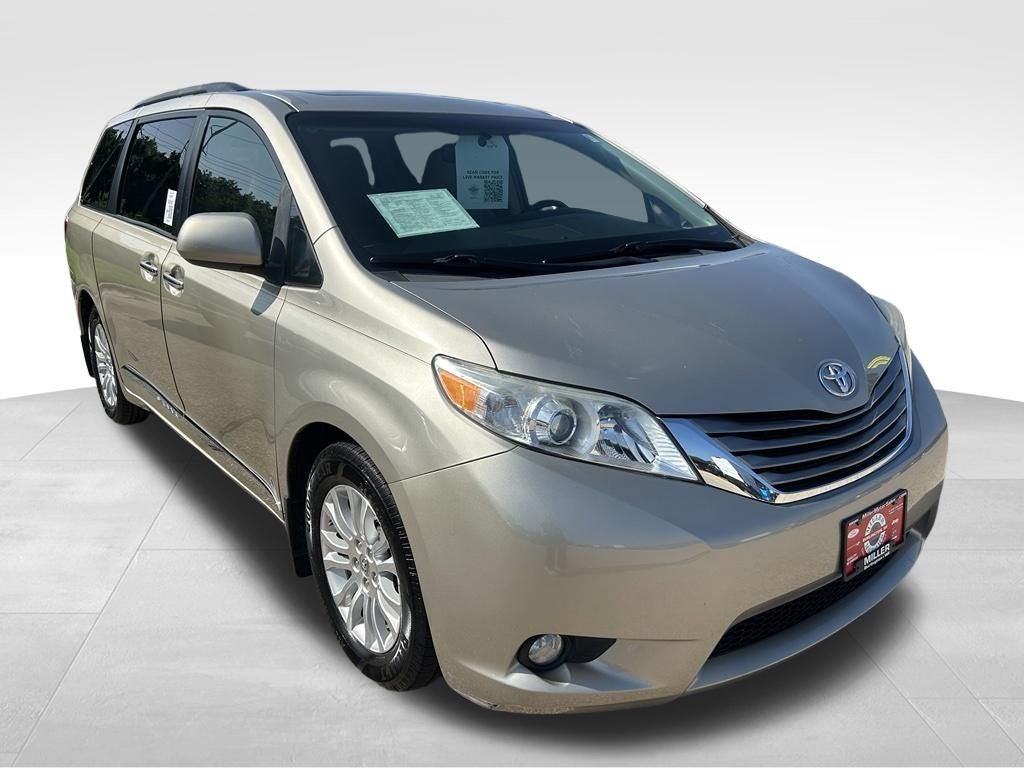 2016 Toyota Sienna XLE 8 Passenger