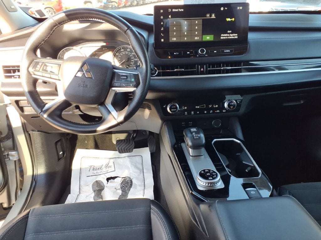 2025 Mitsubishi Outlander Base