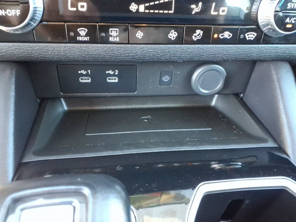 2025 Mitsubishi Outlander Base