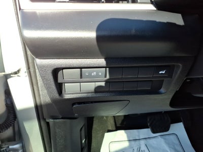 2025 Mitsubishi Outlander Base