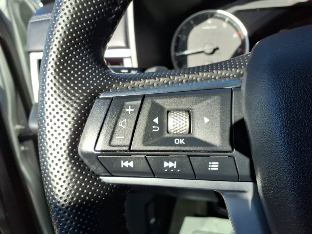 2025 Mitsubishi Outlander Base