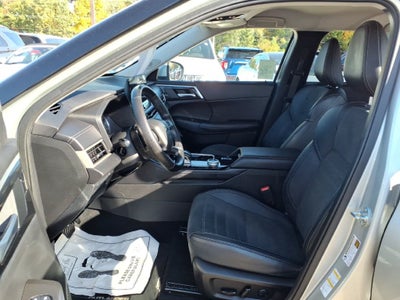2025 Mitsubishi Outlander Base