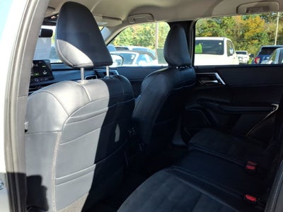 2025 Mitsubishi Outlander Base