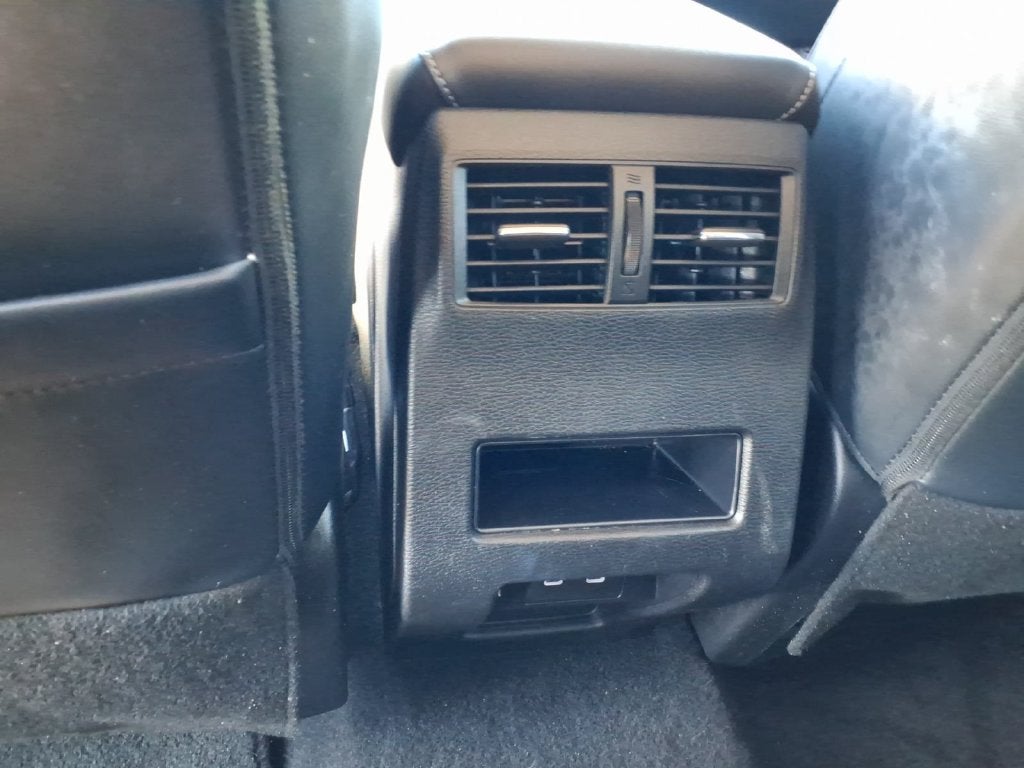 2025 Mitsubishi Outlander Base