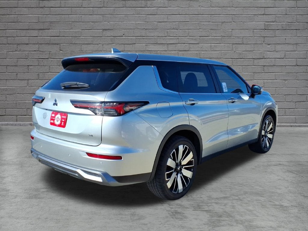 2025 Mitsubishi Outlander Base