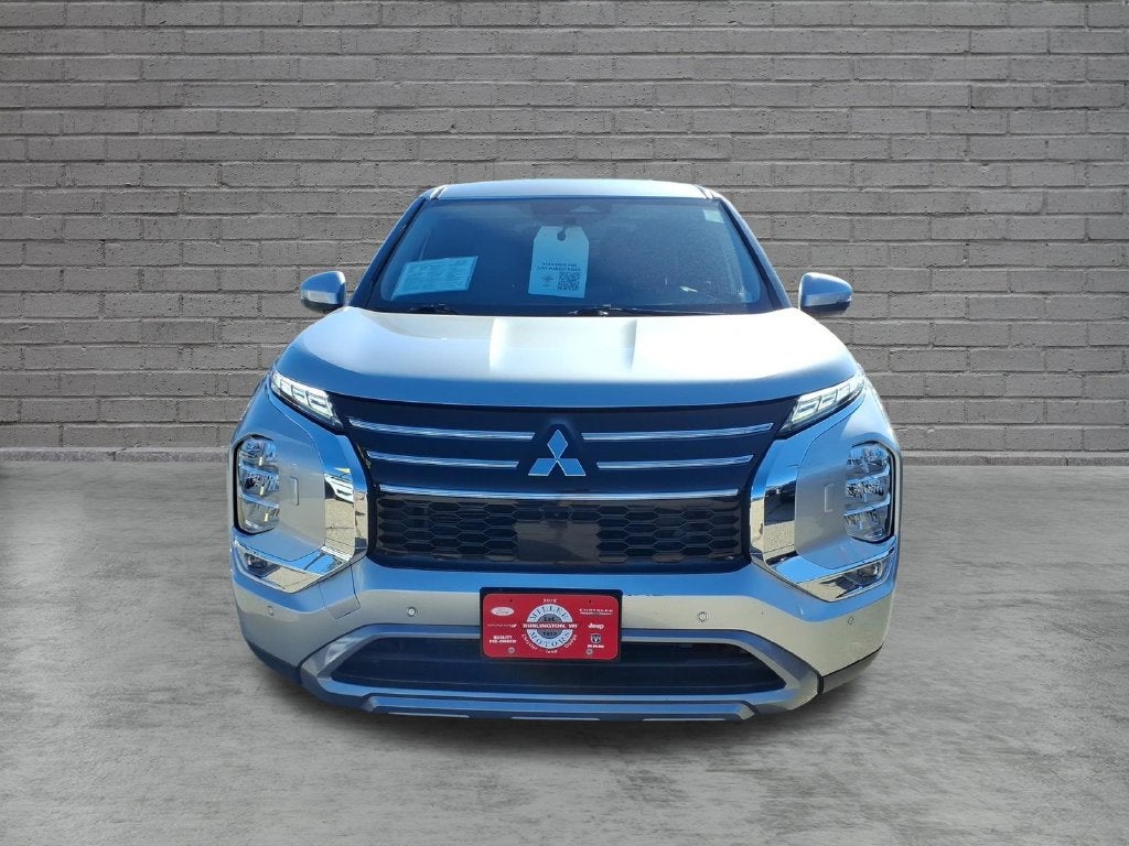 2025 Mitsubishi Outlander Base